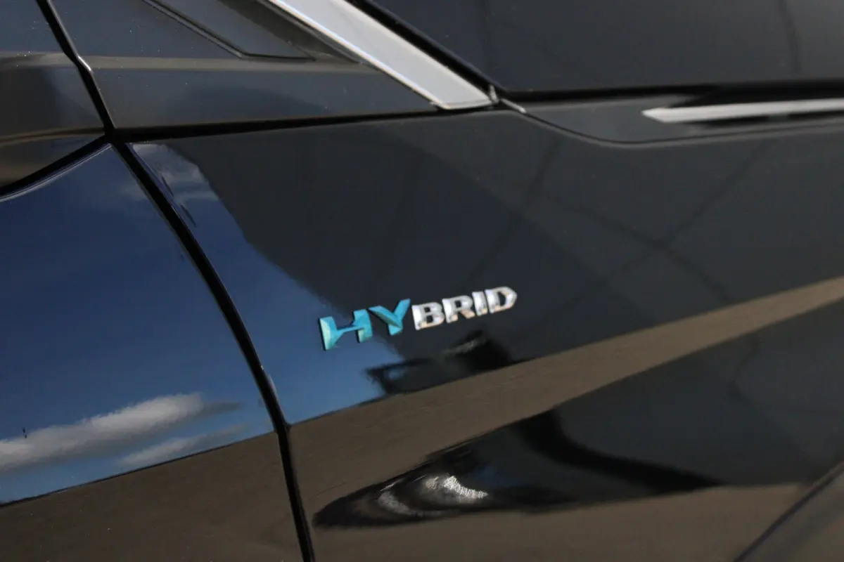 1.6 HYbrid 225 GT | Elektrisch verstelbare stoel | Focal | Navigatie | Camera voor + achter | Alcantara |
