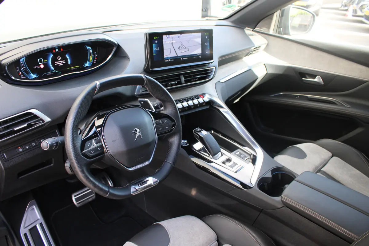 1.6 HYbrid 225 GT | Elektrisch verstelbare stoel | Focal | Navigatie | Camera voor + achter | Alcantara |