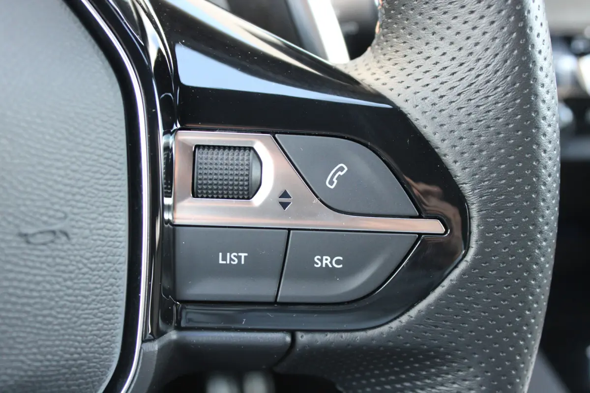 1.6 HYbrid 225 GT | Elektrisch verstelbare stoel | Focal | Navigatie | Camera voor + achter | Alcantara |