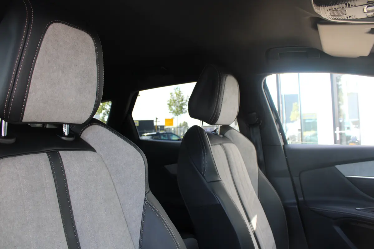 1.6 HYbrid 225 GT | Elektrisch verstelbare stoel | Focal | Navigatie | Camera voor + achter | Alcantara |