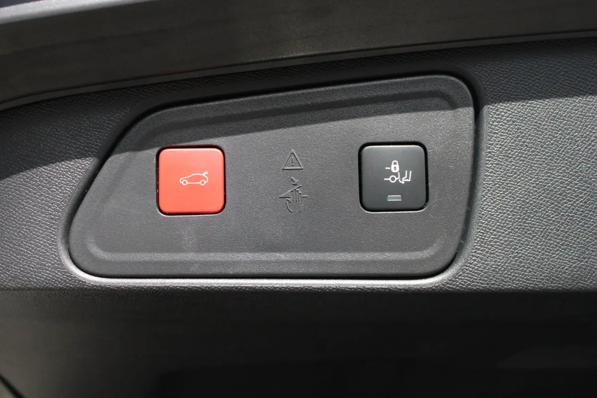 1.6 HYbrid 225 GT | Elektrisch verstelbare stoel | Focal | Navigatie | Camera voor + achter | Alcantara |
