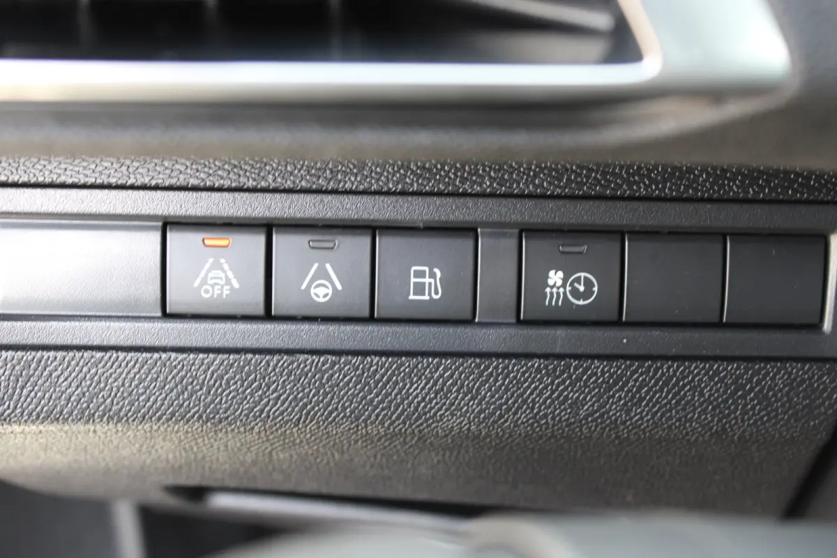 1.6 HYbrid 225 GT | Elektrisch verstelbare stoel | Focal | Navigatie | Camera voor + achter | Alcantara |