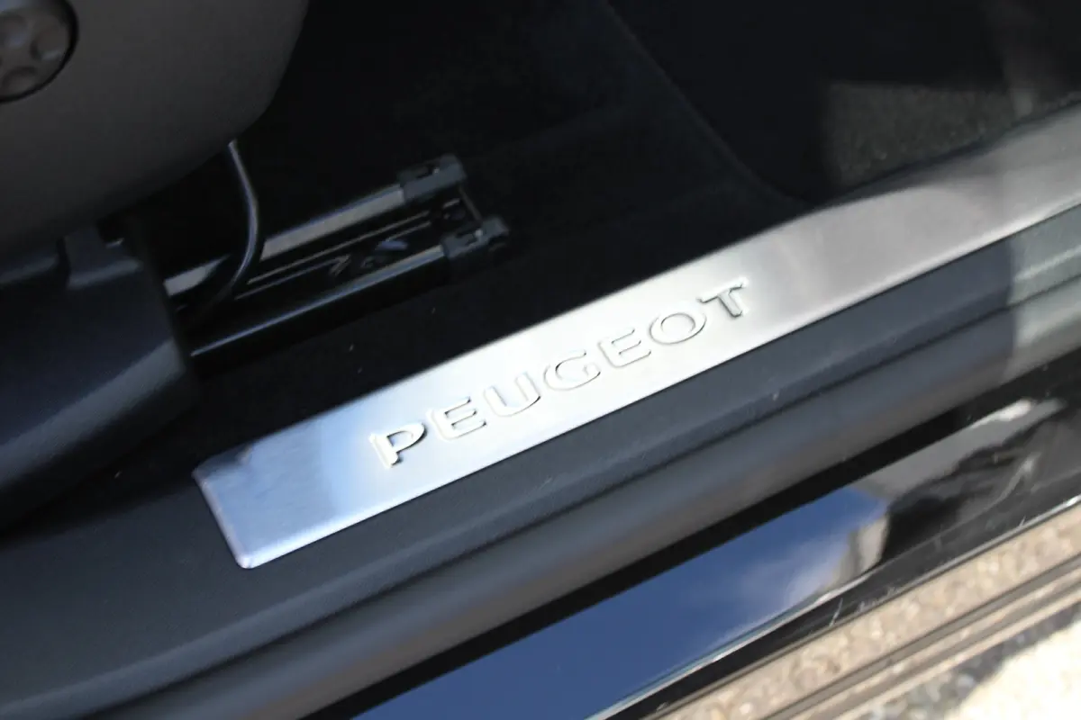 1.6 HYbrid 225 GT | Elektrisch verstelbare stoel | Focal | Navigatie | Camera voor + achter | Alcantara |