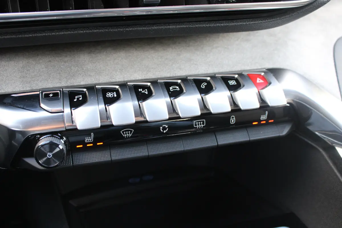 1.6 HYbrid 225 GT | Elektrisch verstelbare stoel | Focal | Navigatie | Camera voor + achter | Alcantara |