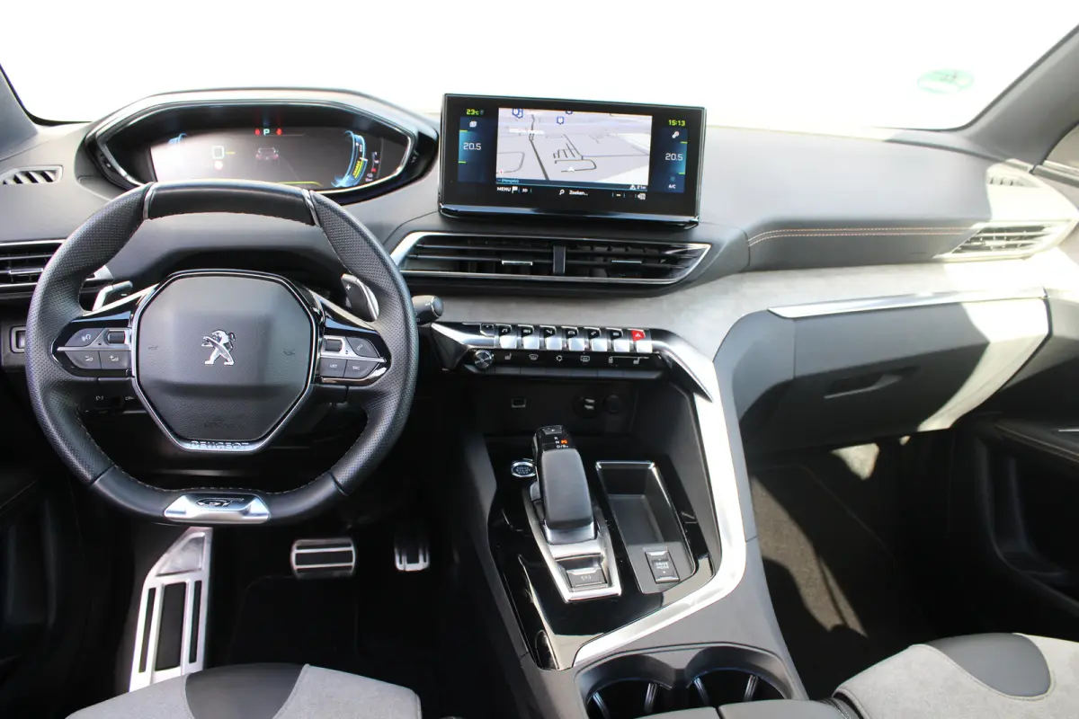 1.6 HYbrid 225 GT | Elektrisch verstelbare stoel | Focal | Navigatie | Camera voor + achter | Alcantara |