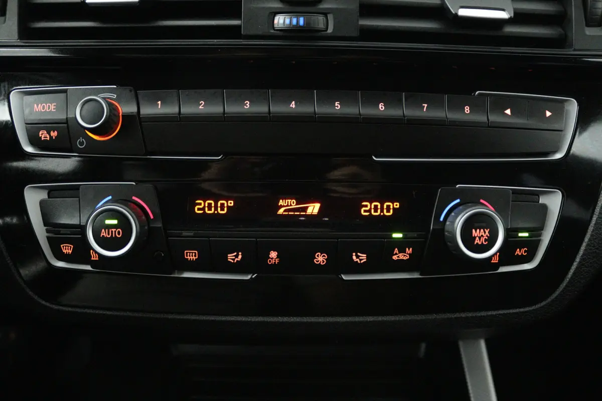 118i Edition M Sport Shadow Executive (TREKHAAK, CRUISE CONTROL, NAVIGATIE, DEALER ONDERHOUDEN)