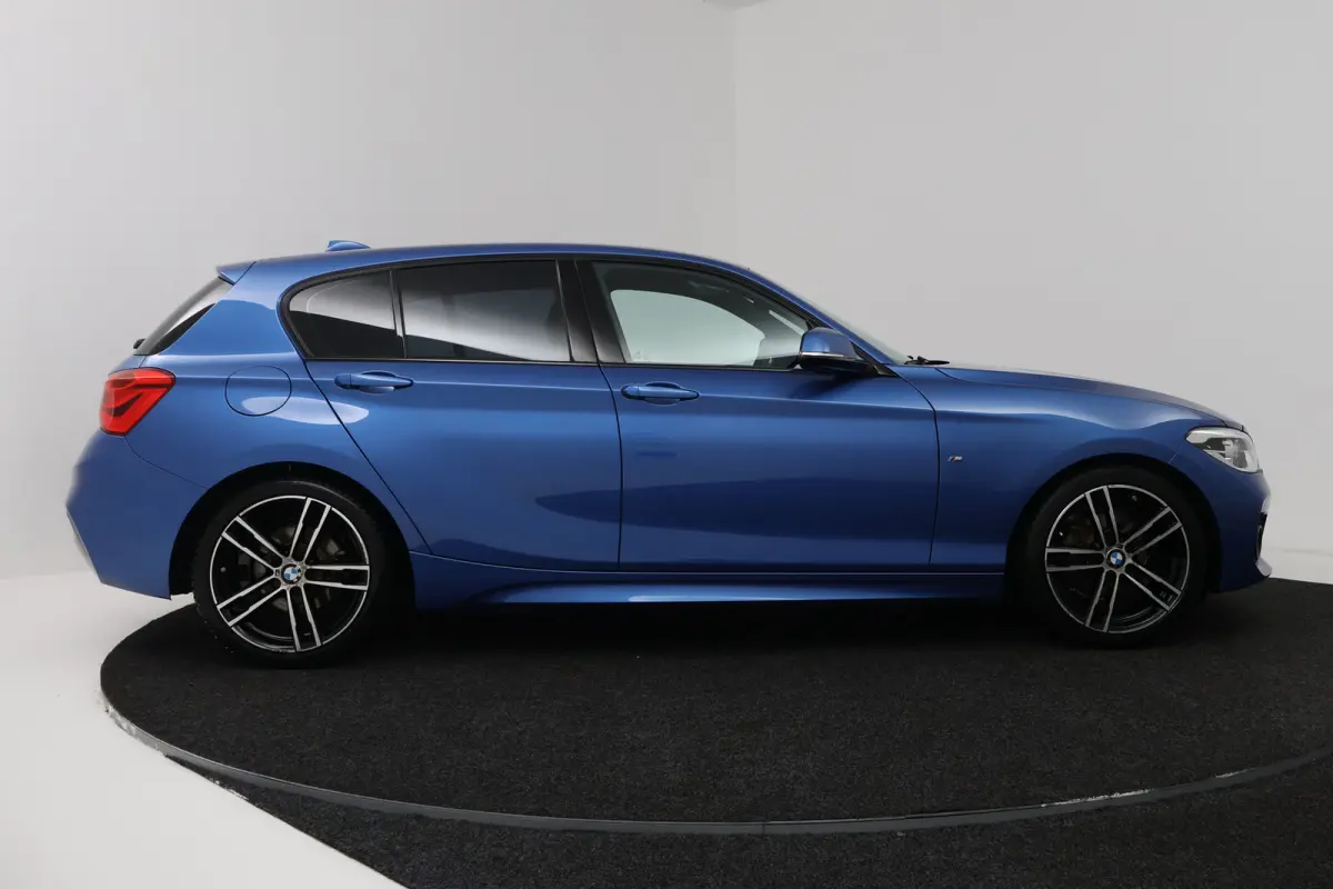 118i Edition M Sport Shadow Executive (TREKHAAK, CRUISE CONTROL, NAVIGATIE, DEALER ONDERHOUDEN)
