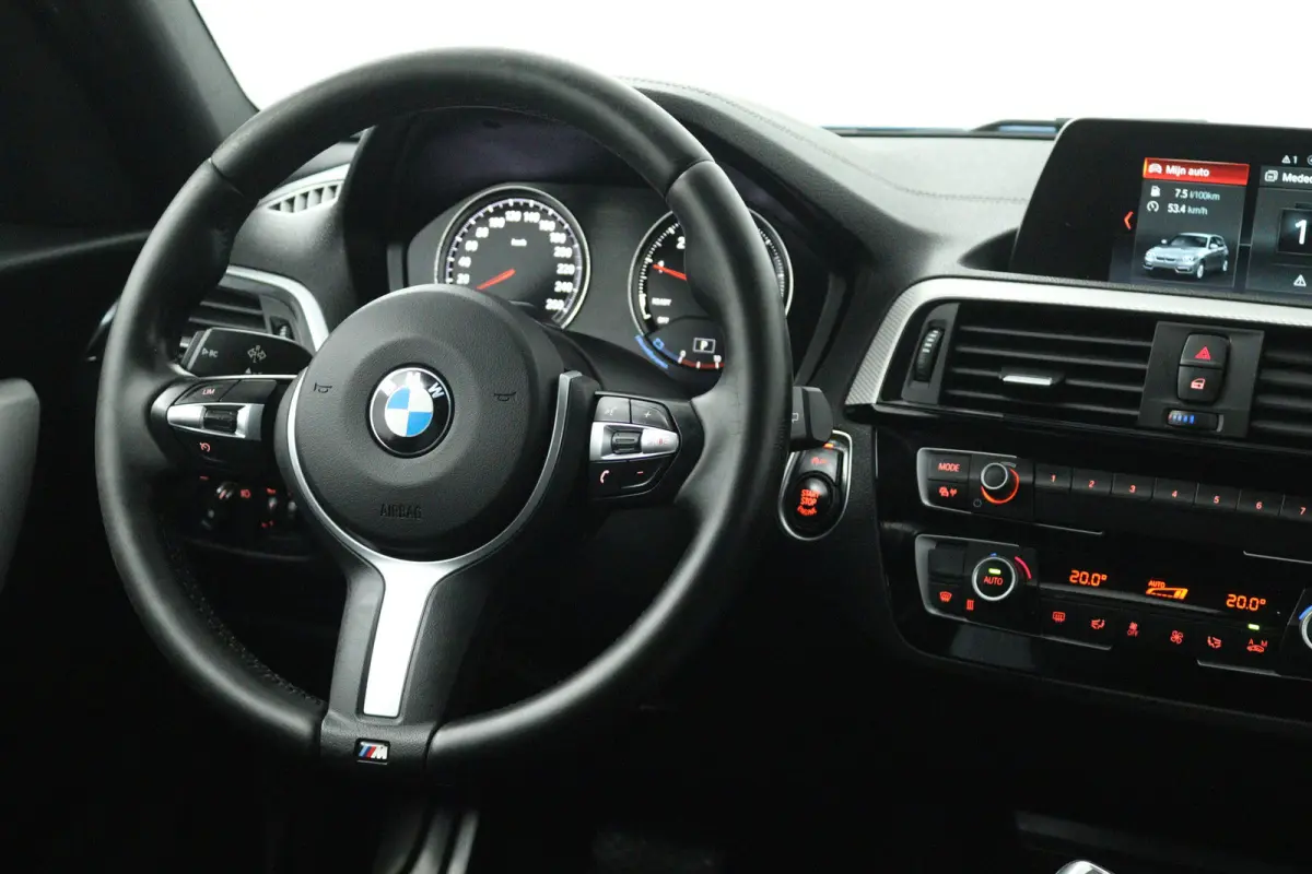 118i Edition M Sport Shadow Executive (TREKHAAK, CRUISE CONTROL, NAVIGATIE, DEALER ONDERHOUDEN)