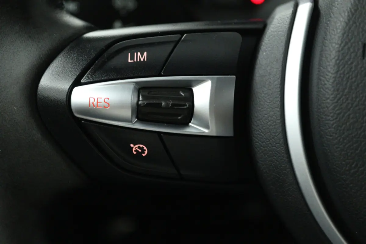 118i Edition M Sport Shadow Executive (TREKHAAK, CRUISE CONTROL, NAVIGATIE, DEALER ONDERHOUDEN)