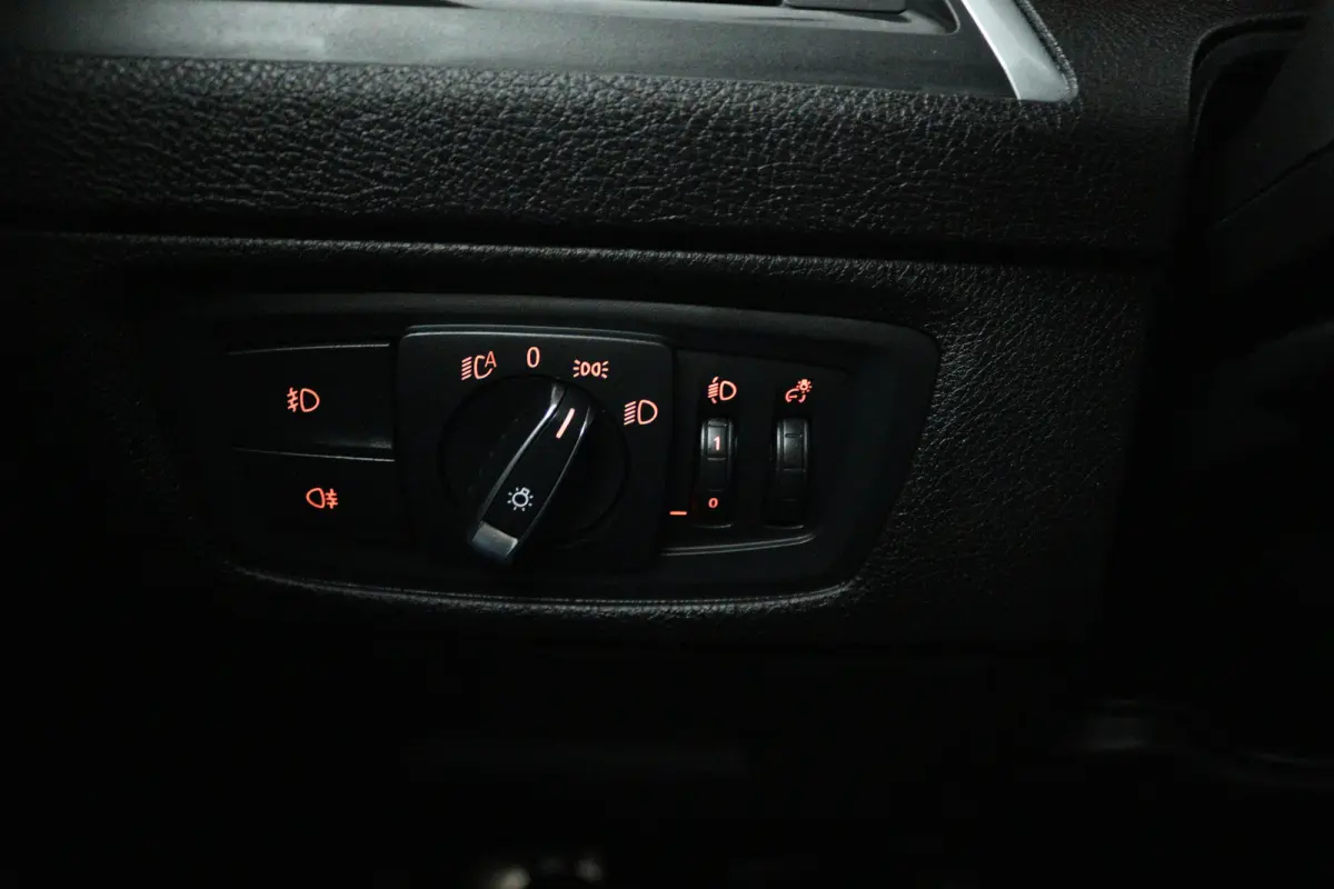 118i Edition M Sport Shadow Executive (TREKHAAK, CRUISE CONTROL, NAVIGATIE, DEALER ONDERHOUDEN)