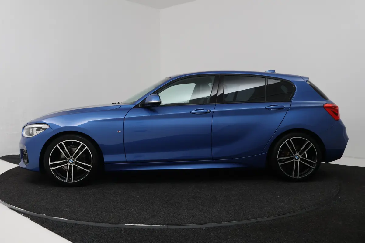118i Edition M Sport Shadow Executive (TREKHAAK, CRUISE CONTROL, NAVIGATIE, DEALER ONDERHOUDEN)
