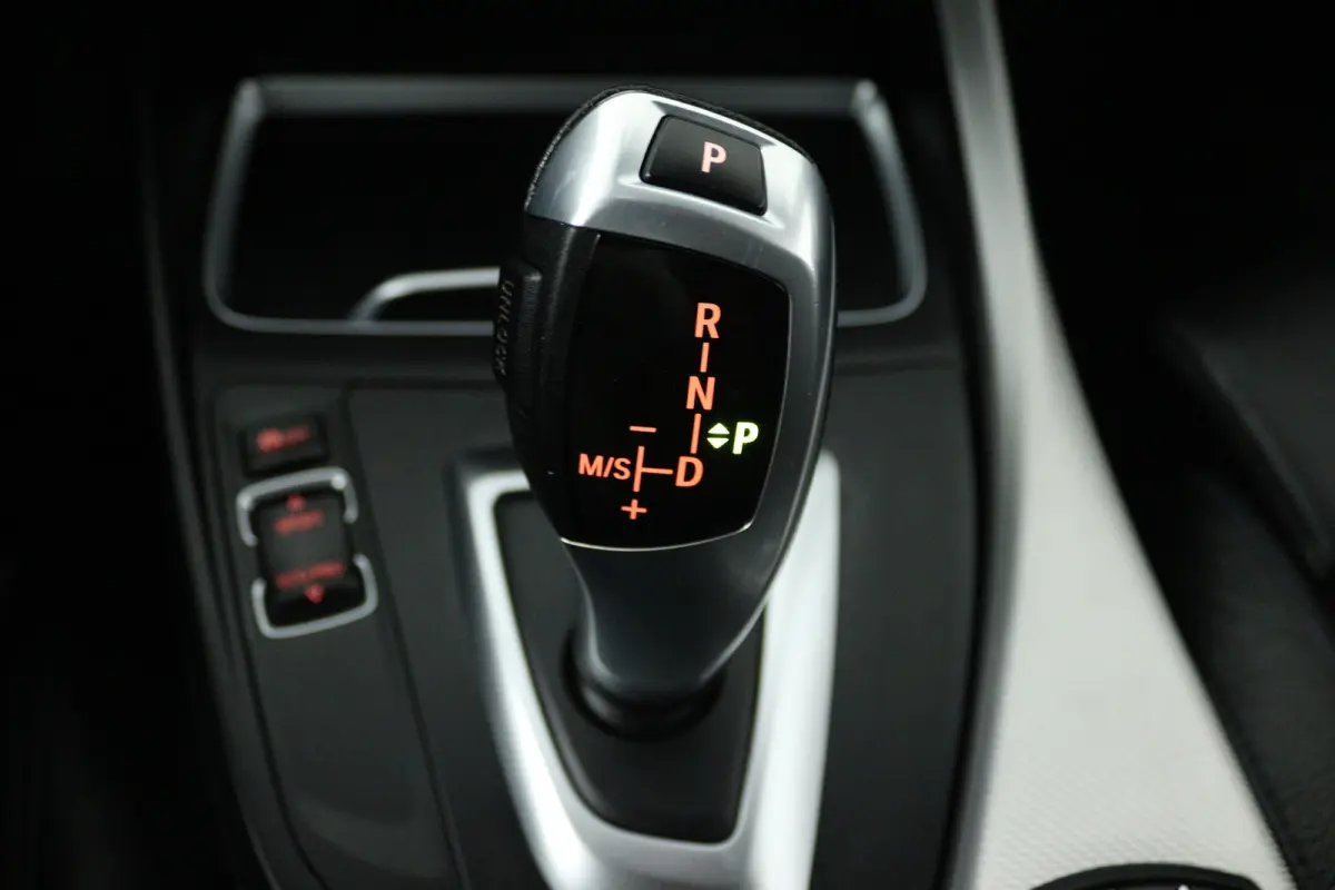 118i Edition M Sport Shadow Executive (TREKHAAK, CRUISE CONTROL, NAVIGATIE, DEALER ONDERHOUDEN)