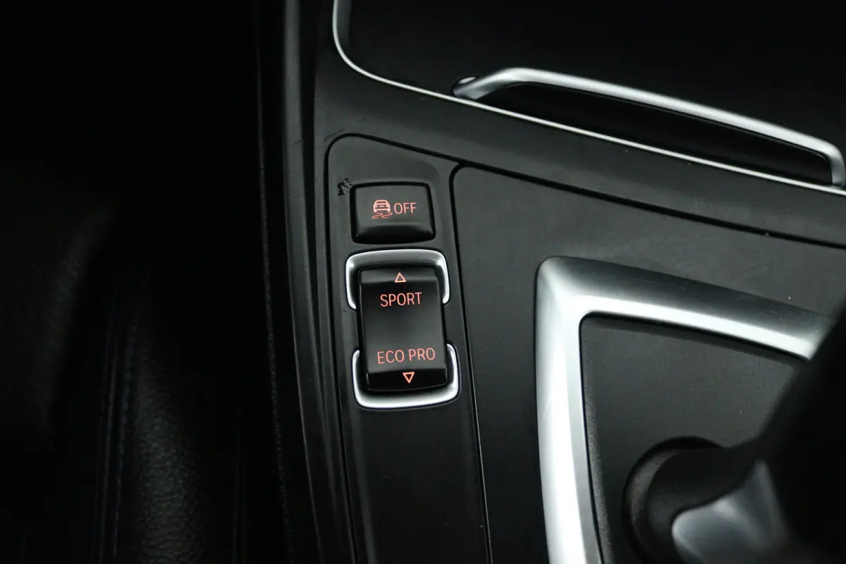 118i Edition M Sport Shadow Executive (TREKHAAK, CRUISE CONTROL, NAVIGATIE, DEALER ONDERHOUDEN)