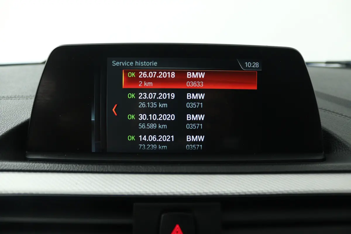 118i Edition M Sport Shadow Executive (TREKHAAK, CRUISE CONTROL, NAVIGATIE, DEALER ONDERHOUDEN)