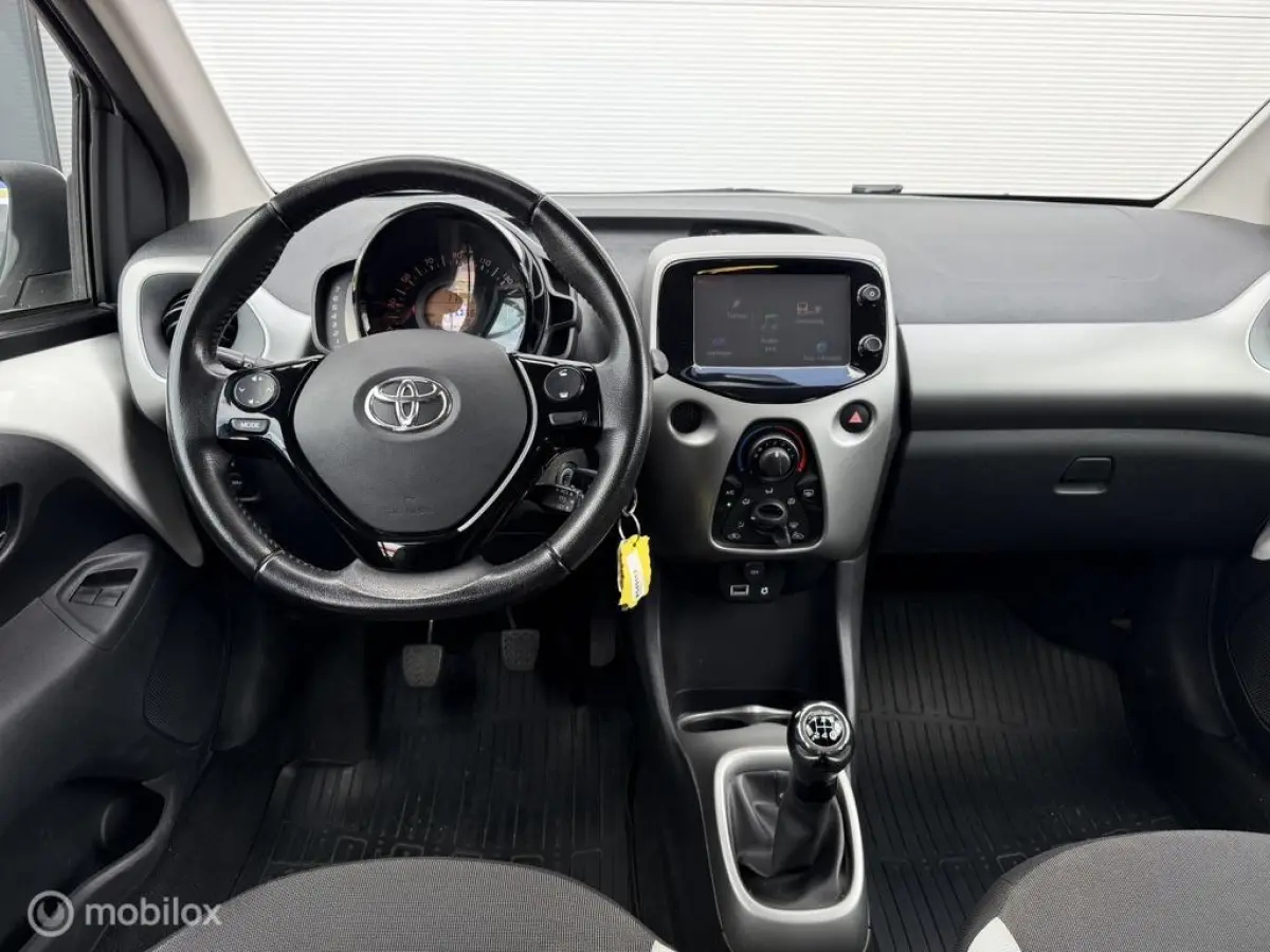 1.0 VVT-i X-Play |5Drs|Airco|Camera|Elek ramen|