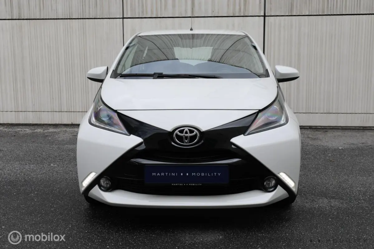 1.0 VVT-i X-Play |5Drs|Airco|Camera|Elek ramen|