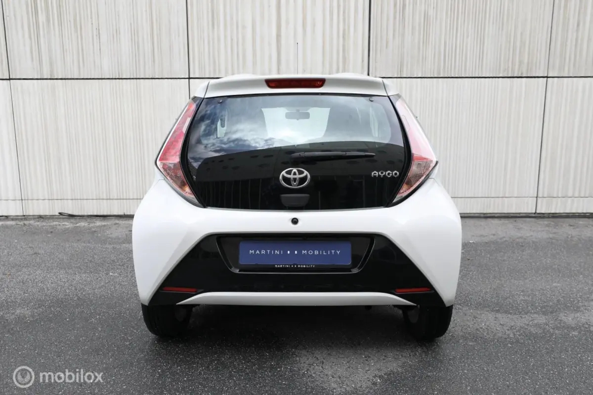 1.0 VVT-i X-Play |5Drs|Airco|Camera|Elek ramen|