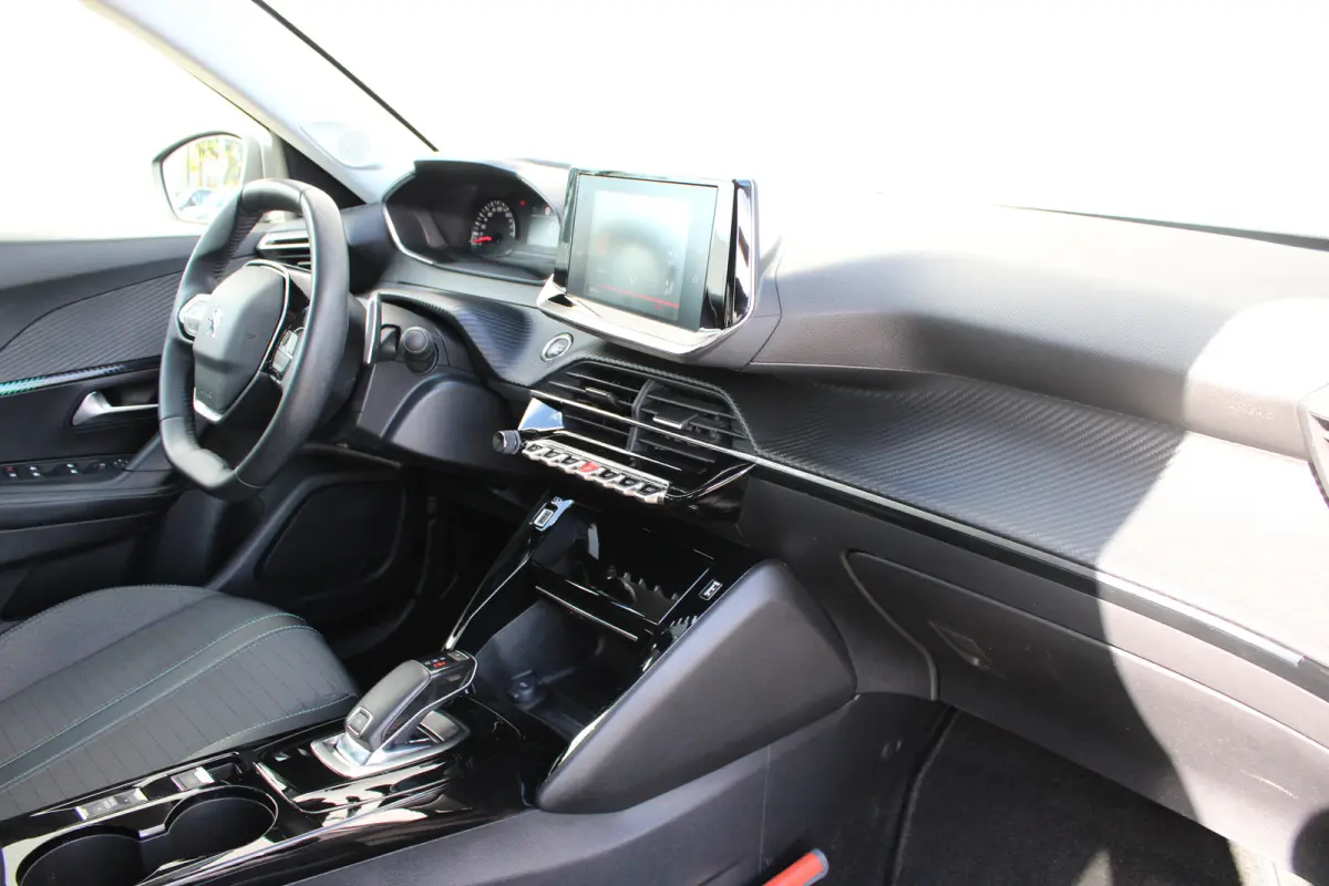 1.2 PureTech 130pk EAT8 Allure Pack | Automaat | Navigatie | Camera | Apple carplay | NL auto | Keyless | 70.000km |