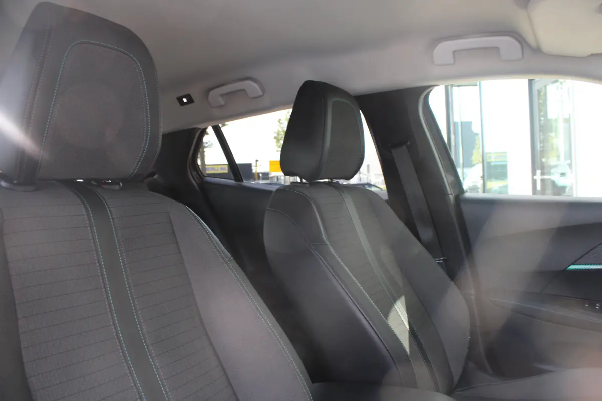 1.2 PureTech 130pk EAT8 Allure Pack | Automaat | Navigatie | Camera | Apple carplay | NL auto | Keyless | 70.000km |