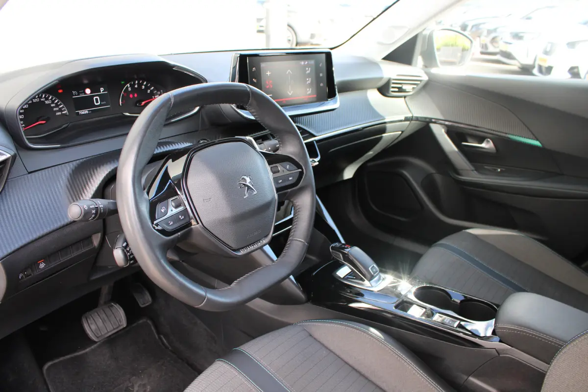 1.2 PureTech 130pk EAT8 Allure Pack | Automaat | Navigatie | Camera | Apple carplay | NL auto | Keyless | 70.000km |