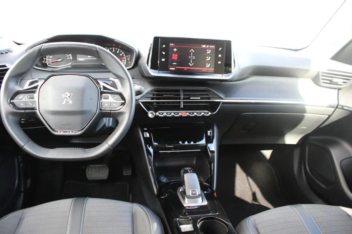 1.2 PureTech 130pk EAT8 Allure Pack | Automaat | Navigatie | Camera | Apple carplay | NL auto | Keyless | 70.000km |