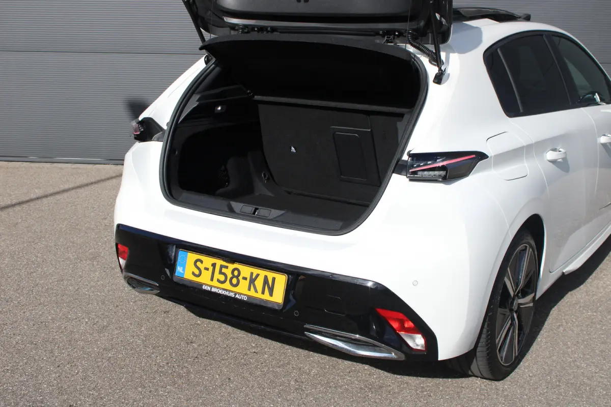 1.2 PureTech 130pk EAT8 GT | Automaat | Panorama/schuifdak | Focal | Navigatie | Camera voor + achter | NL auto |