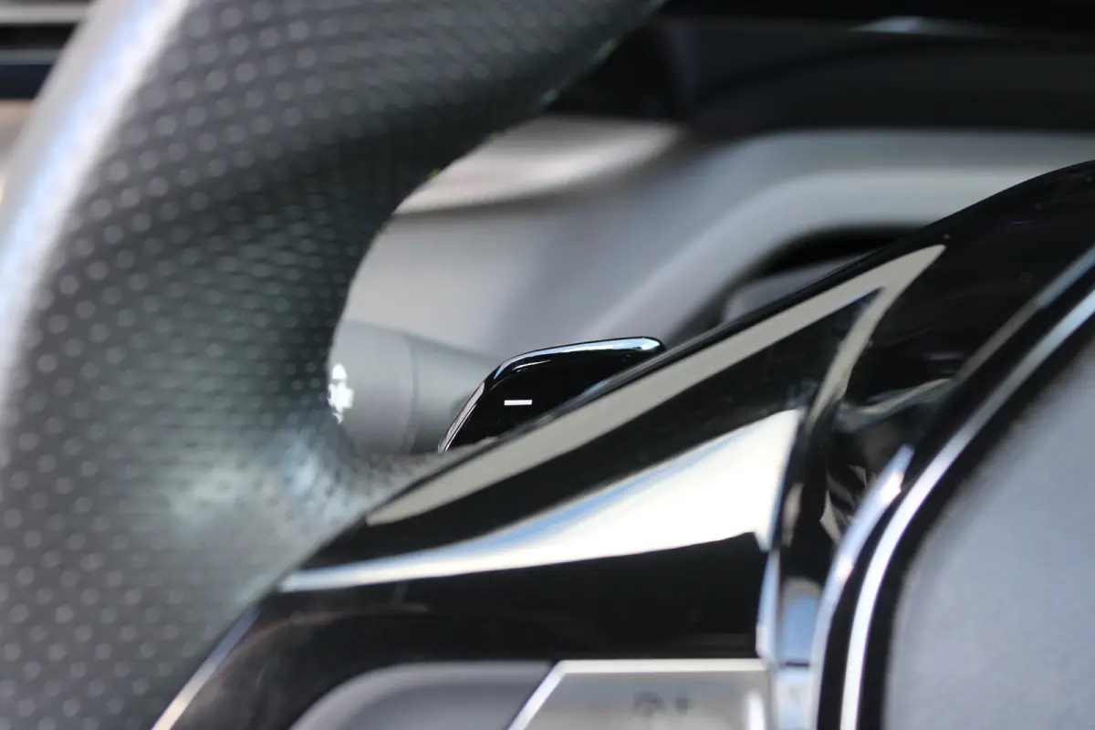 1.2 PureTech 130pk EAT8 GT | Automaat | Panorama/schuifdak | Focal | Navigatie | Camera voor + achter | NL auto |