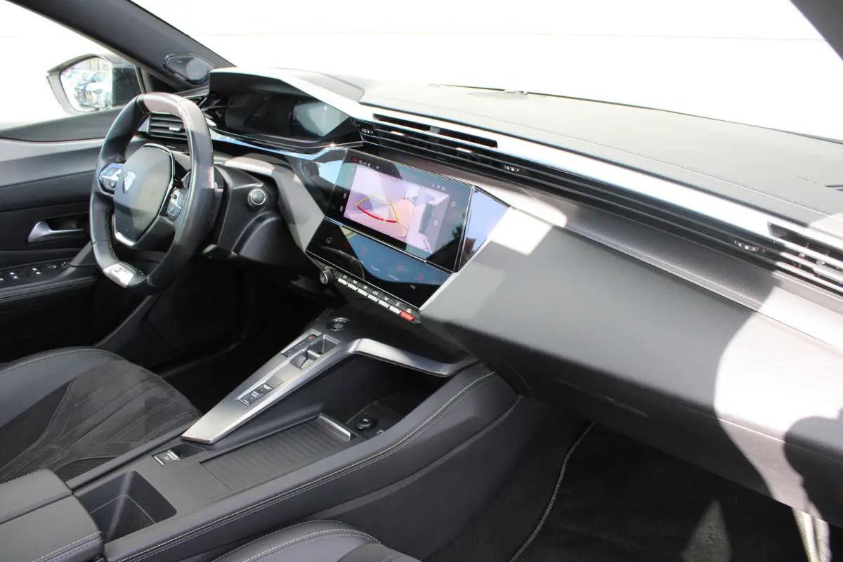 1.2 PureTech 130pk EAT8 GT | Automaat | Panorama/schuifdak | Focal | Navigatie | Camera voor + achter | NL auto |