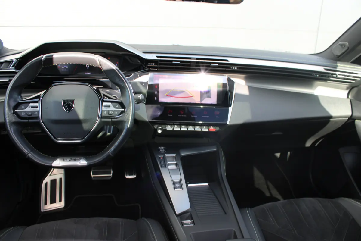1.2 PureTech 130pk EAT8 GT | Automaat | Panorama/schuifdak | Focal | Navigatie | Camera voor + achter | NL auto |
