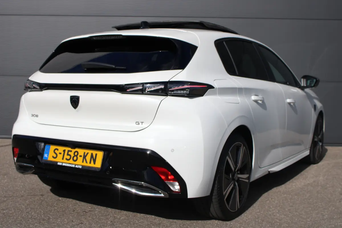 1.2 PureTech 130pk EAT8 GT | Automaat | Panorama/schuifdak | Focal | Navigatie | Camera voor + achter | NL auto |