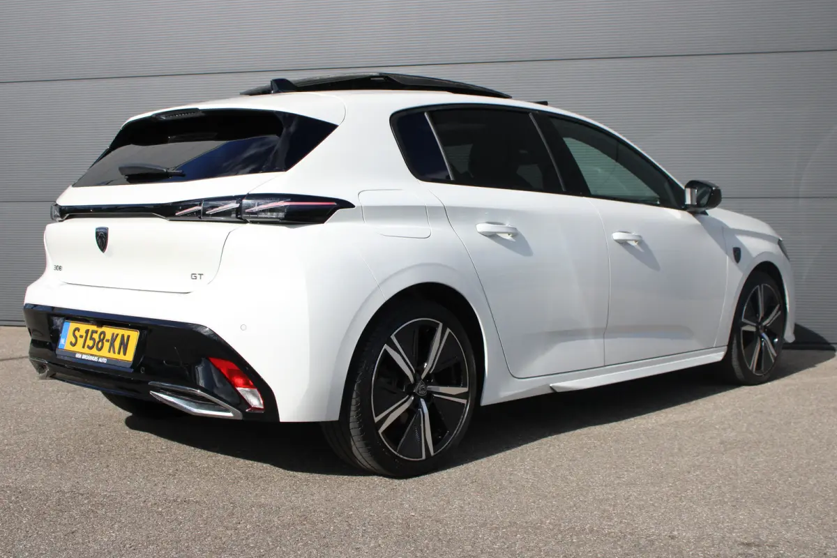 1.2 PureTech 130pk EAT8 GT | Automaat | Panorama/schuifdak | Focal | Navigatie | Camera voor + achter | NL auto |