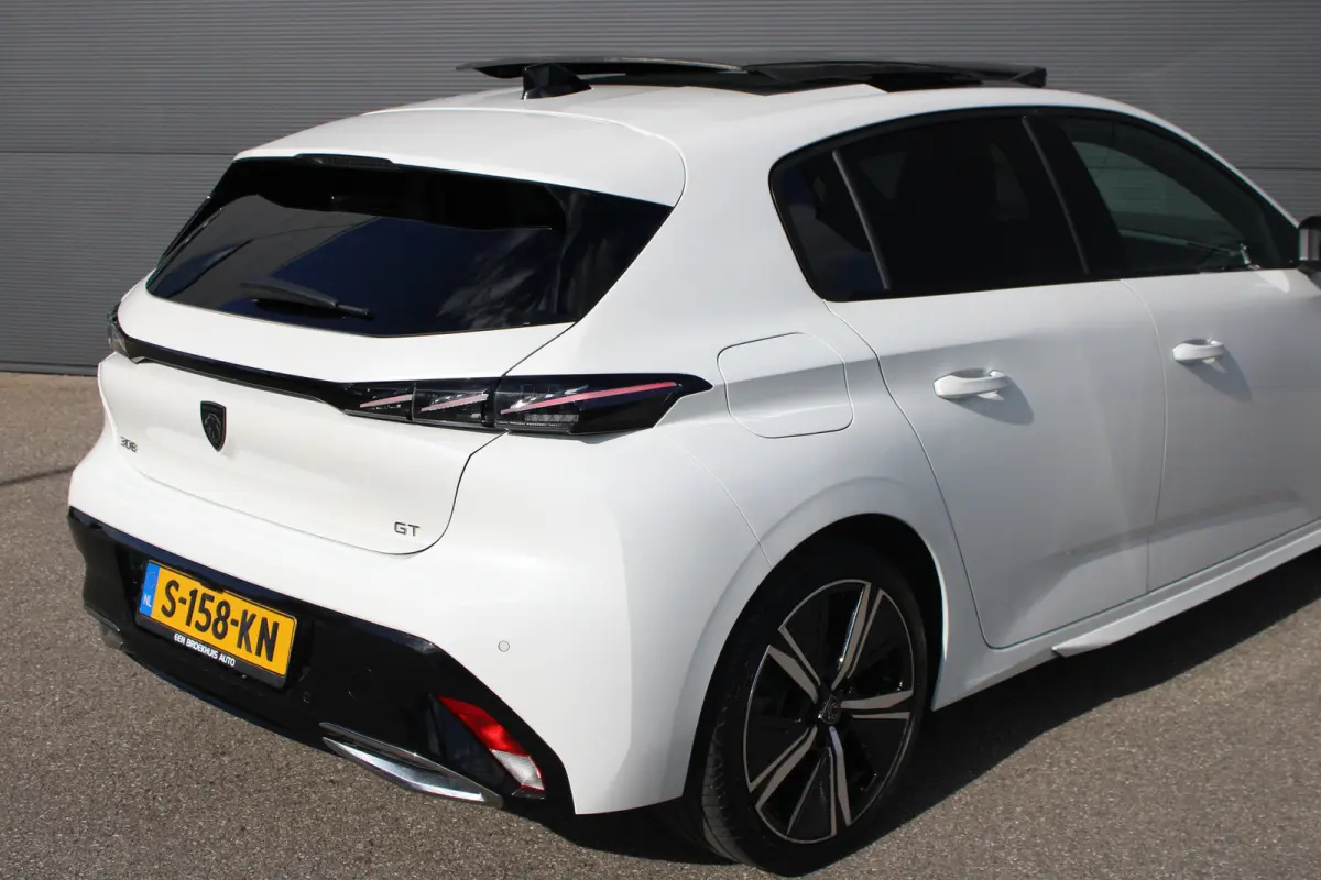 1.2 PureTech 130pk EAT8 GT | Automaat | Panorama/schuifdak | Focal | Navigatie | Camera voor + achter | NL auto |