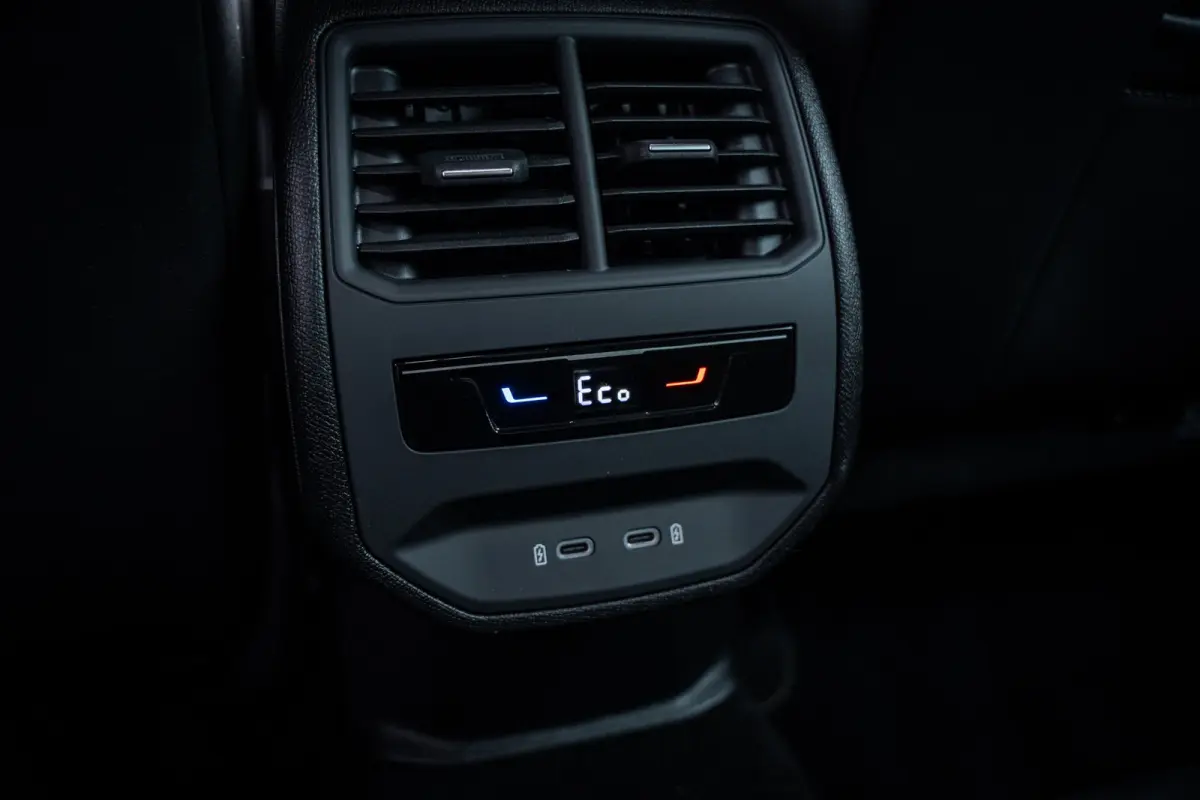 1.4 e-Hybrid VZ 245PK Performance | Achterspoiler | Achteruitrijcamera | Cruise control adaptief