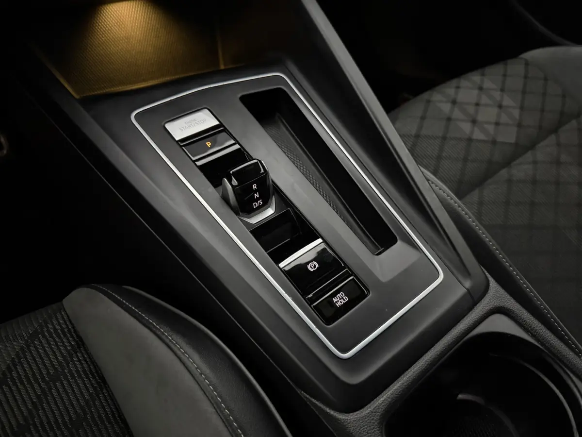 1.5 eTSI R-Line | Virtual | Sfeer | H/K | IQ-Lights | Camera | Cruise | Carplay | Parkeersens. | NAP