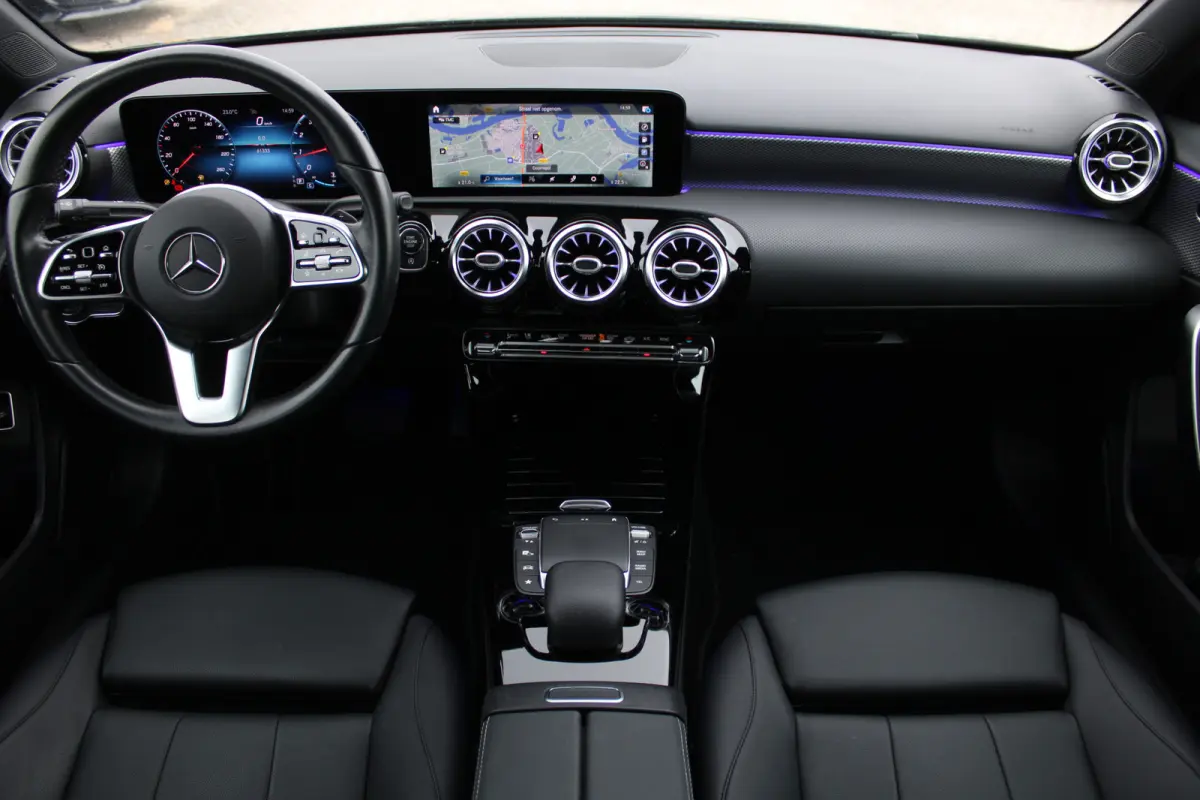 180 AUT7 Luxury Line LEDER SFEER CARPLAY