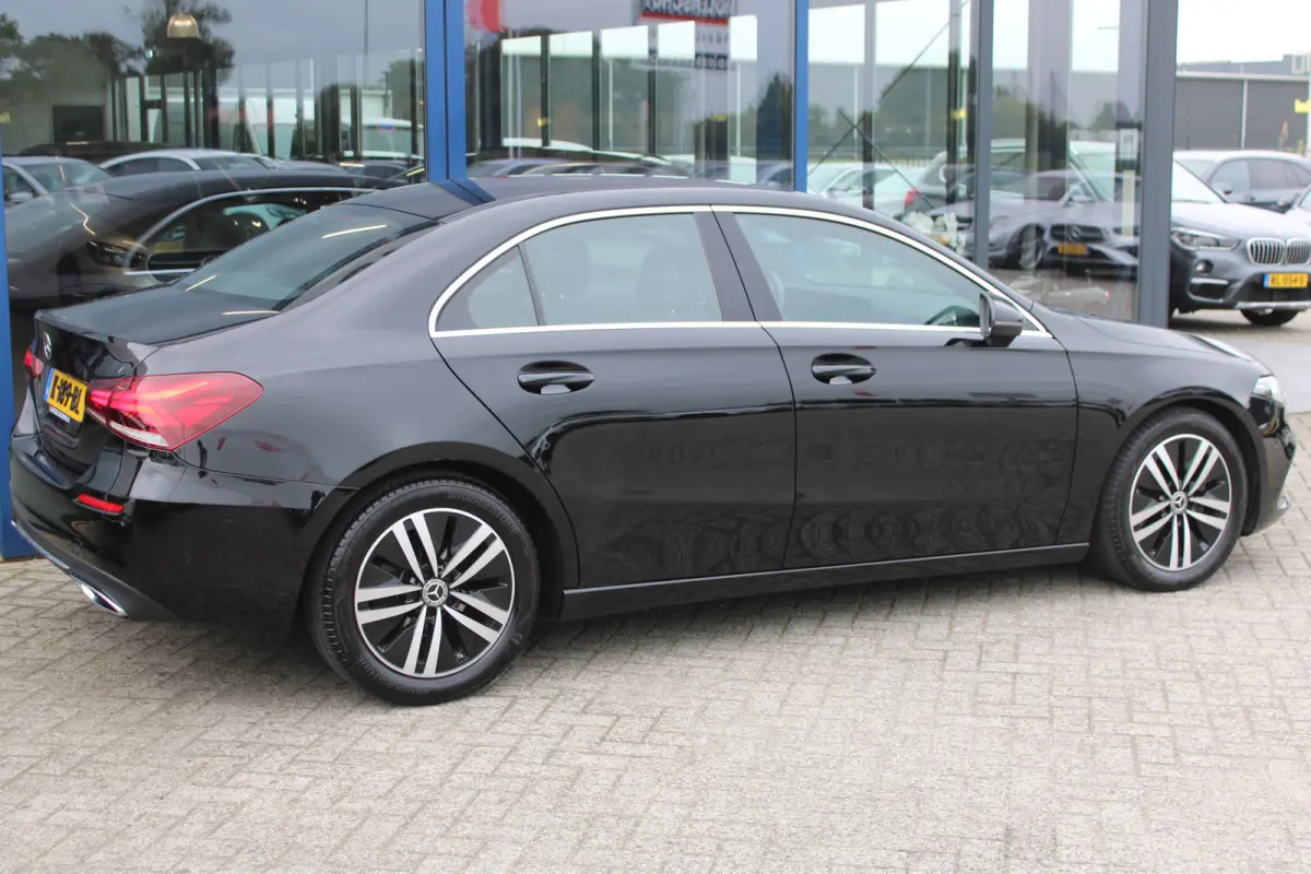 180 AUT7 Luxury Line LEDER SFEER CARPLAY