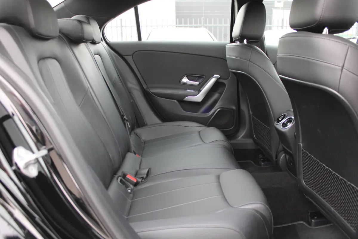 180 AUT7 Luxury Line LEDER SFEER CARPLAY