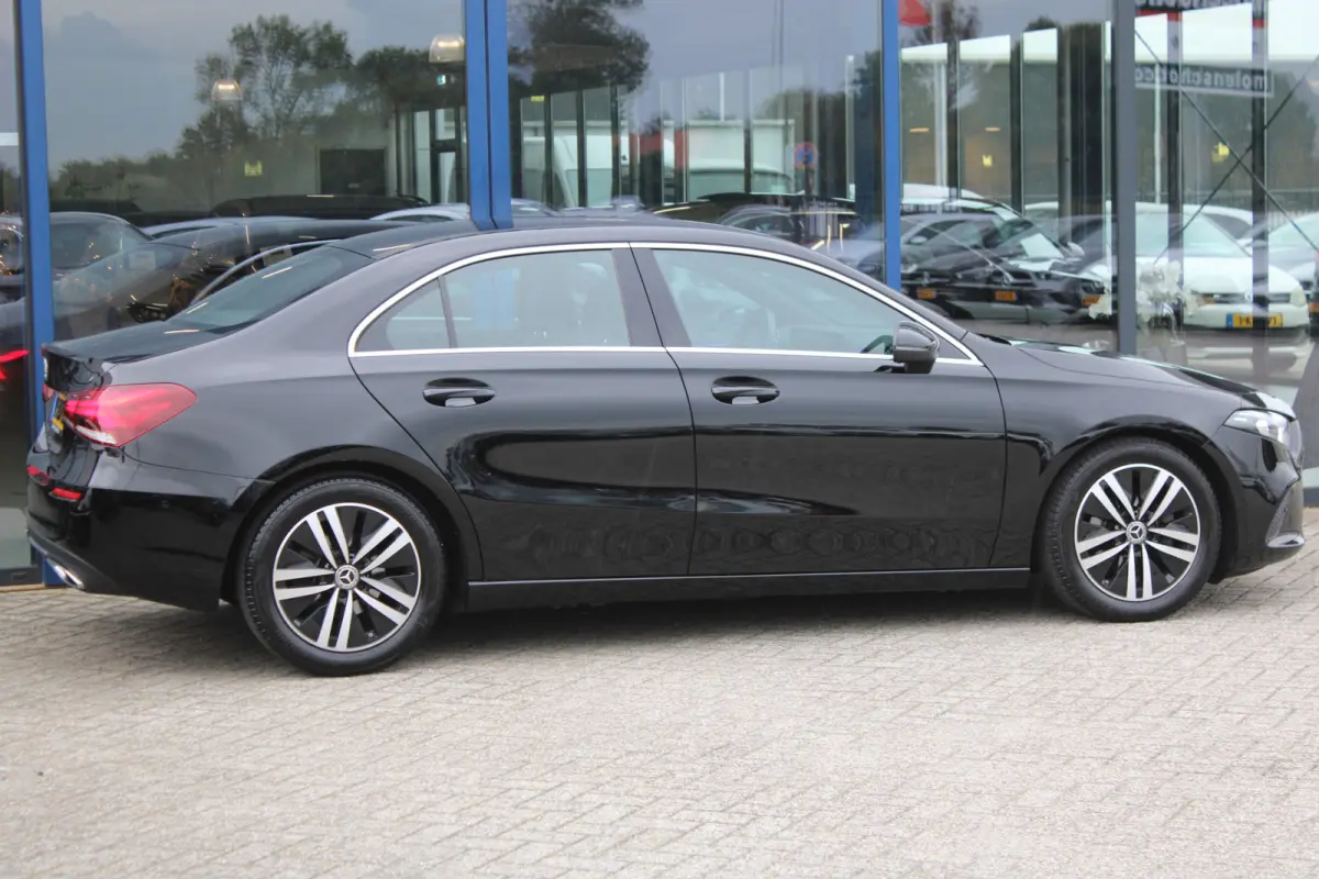 180 AUT7 Luxury Line LEDER SFEER CARPLAY