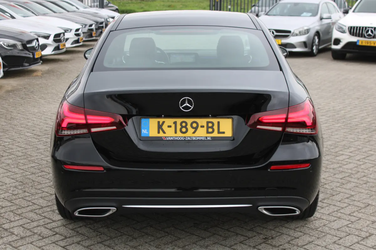 180 AUT7 Luxury Line LEDER SFEER CARPLAY