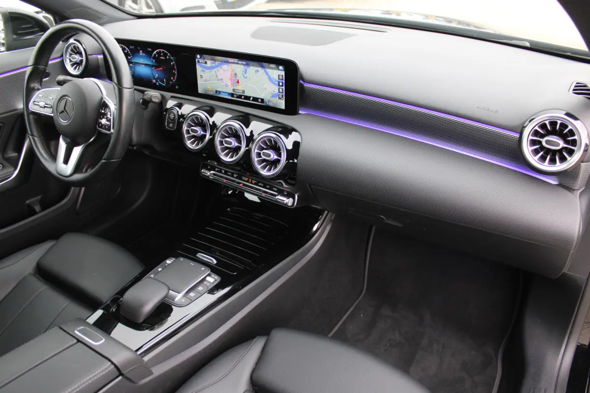 180 AUT7 Luxury Line LEDER SFEER CARPLAY