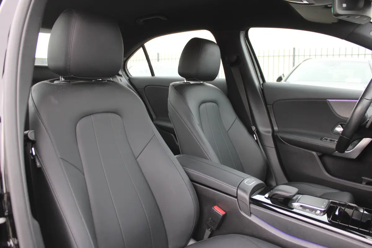 180 AUT7 Luxury Line LEDER SFEER CARPLAY