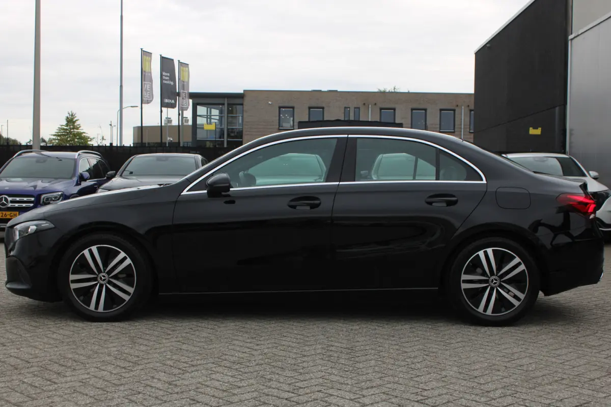 180 AUT7 Luxury Line LEDER SFEER CARPLAY
