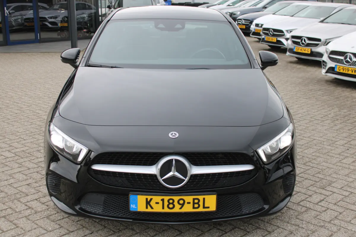 180 AUT7 Luxury Line LEDER SFEER CARPLAY