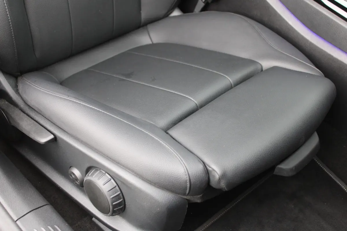 180 AUT7 Luxury Line LEDER SFEER CARPLAY