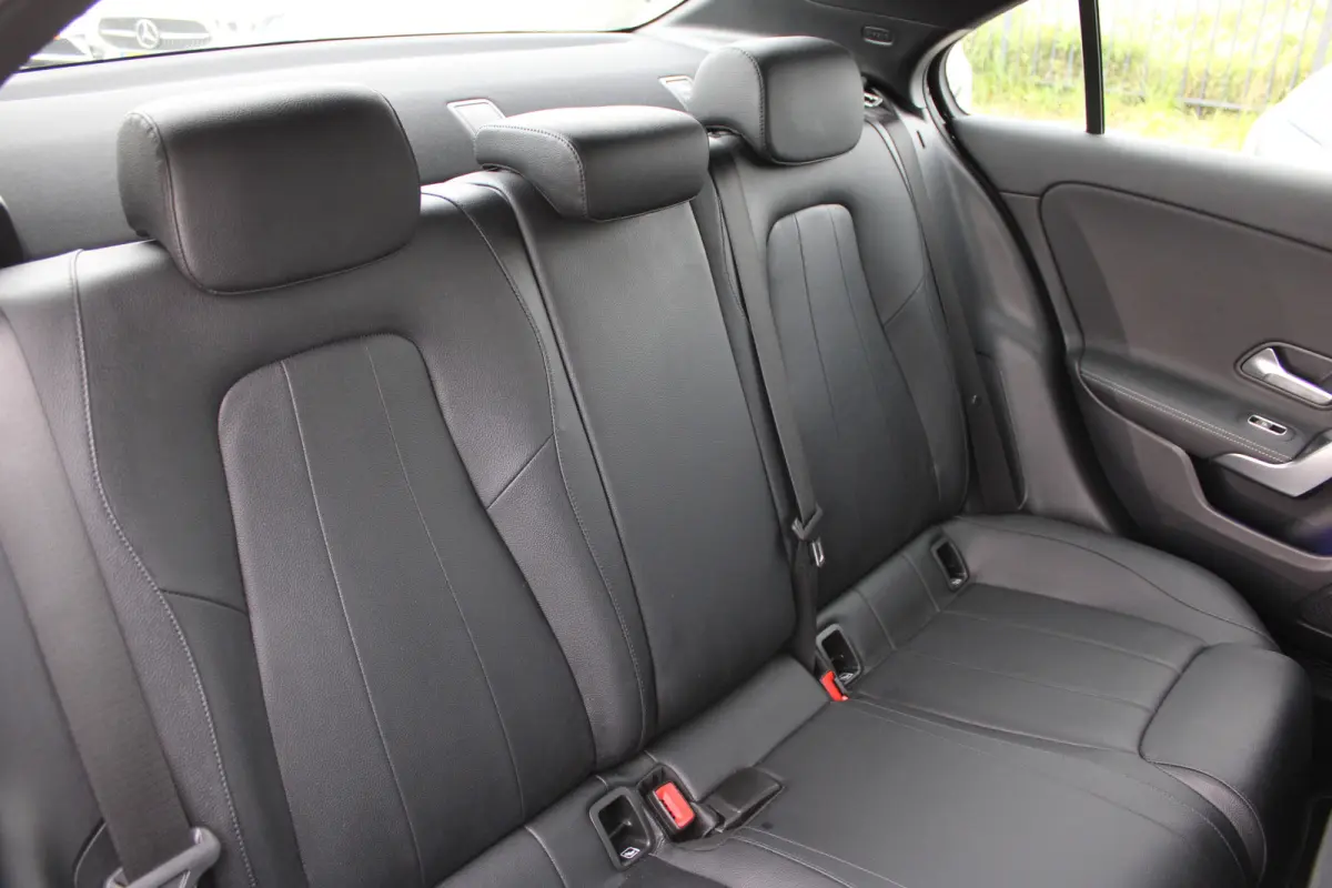 180 AUT7 Luxury Line LEDER SFEER CARPLAY