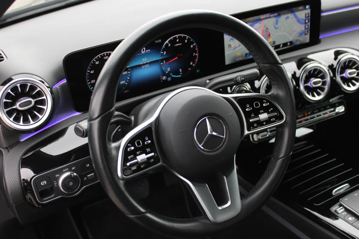 180 AUT7 Luxury Line LEDER SFEER CARPLAY