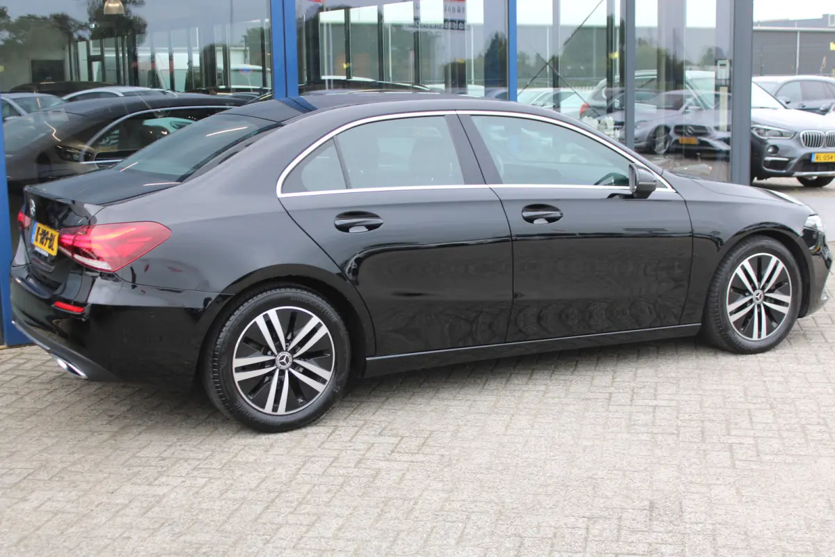 180 AUT7 Luxury Line LEDER SFEER CARPLAY
