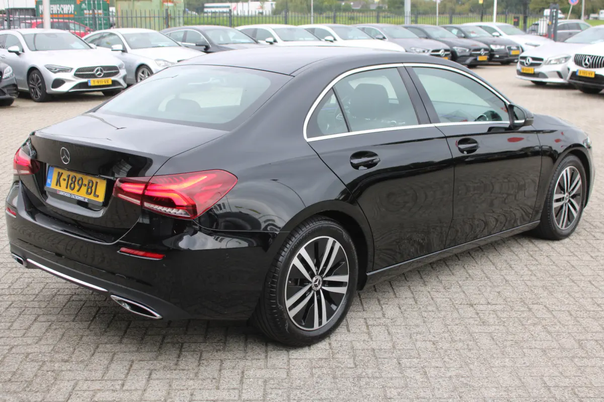 180 AUT7 Luxury Line LEDER SFEER CARPLAY