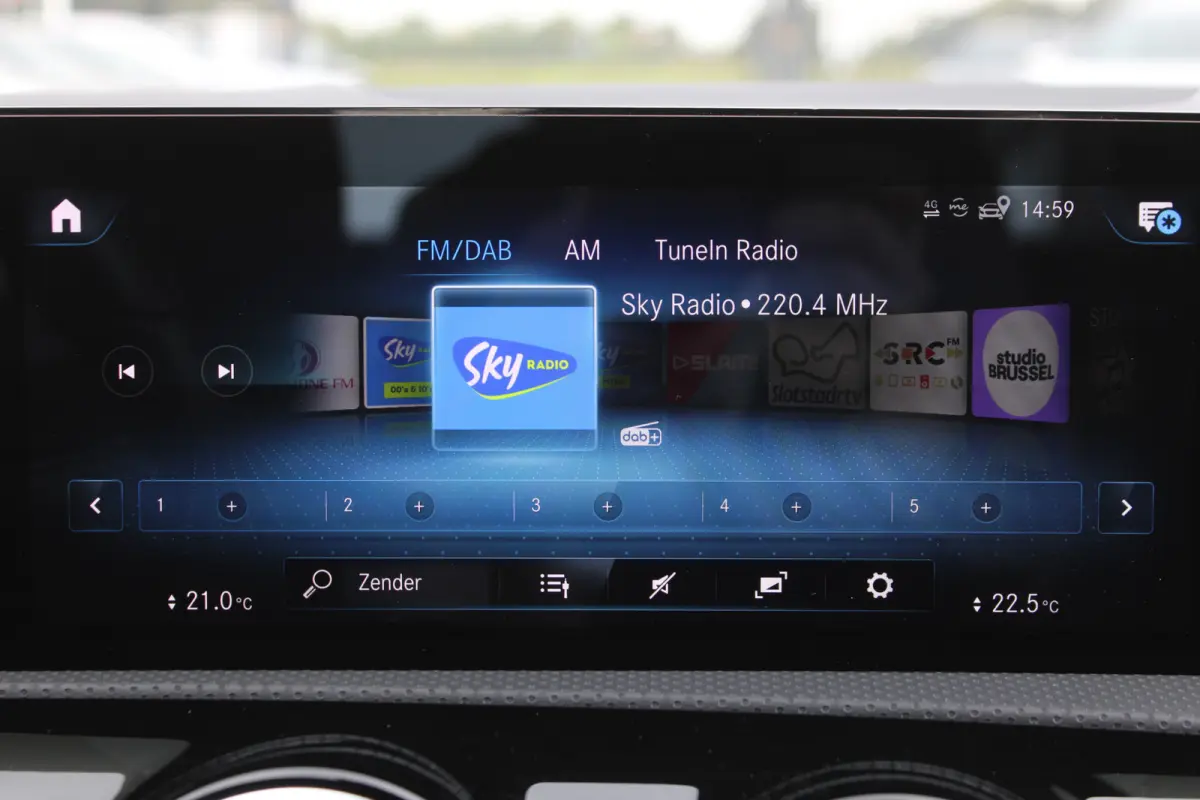 180 AUT7 Luxury Line LEDER SFEER CARPLAY