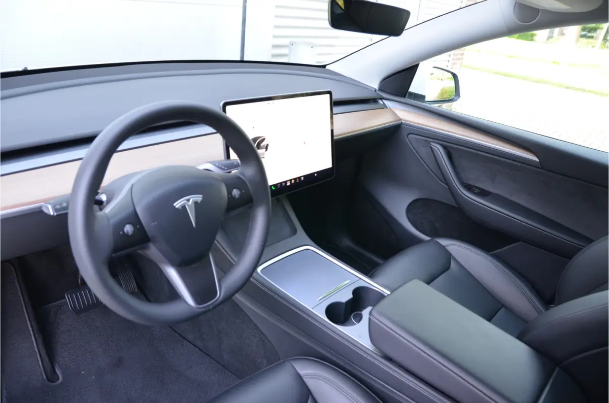 Long Range RWD 75 kWh AutoPilot3.0 Ryzen